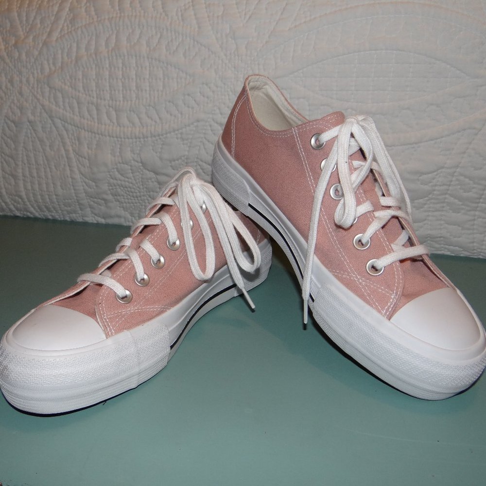 No Boundaries size 9